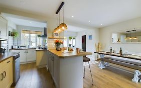 Stones Throw - Stunning House, Mins From Beach And Dogs Welcome